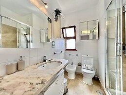 Albufeira Skylight 2 by Homing