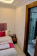 Maayaa inn by Ganges