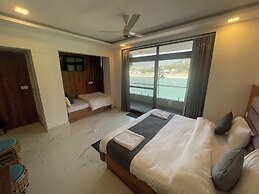 Maayaa inn by Ganges