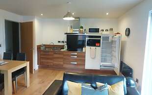 Modern 2-bed Apartment -12 Min Walk to Centre