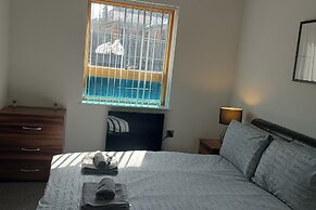 Modern 2-bed Apartment -12 Min Walk to Centre