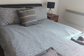 Modern 2-bed Apartment -12 Min Walk to Centre