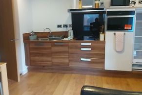 Modern 2-bed Apartment -12 Min Walk to Centre