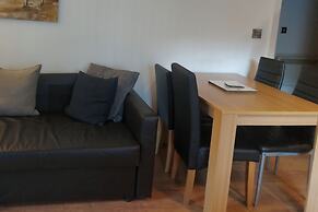 Modern 2-bed Apartment -12 Min Walk to Centre