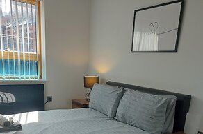 Modern 2-bed Apartment -12 Min Walk to Centre