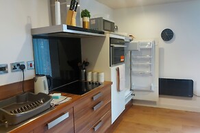 Modern 2-bed Apartment -12 Min Walk to Centre