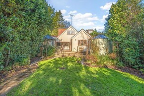 Cobham Home With Annex - Sleeps 6 - bbq & Fire pit