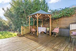 Cobham Home With Annex - Sleeps 6 - bbq & Fire pit