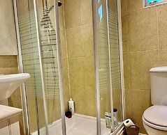 Cobham Home With Annex - Sleeps 6 - bbq & Fire pit