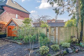 Cobham Home With Annex - Sleeps 6 - bbq & Fire pit