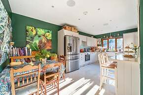 Cobham Home With Annex - Sleeps 6 - bbq & Fire pit