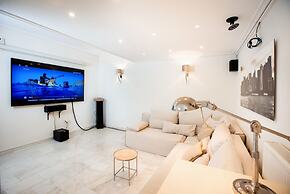 South Blue Tranquil Villa