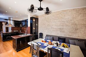 South Blue Tranquil Villa