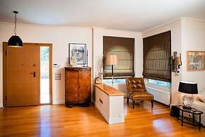 South Blue Tranquil Villa