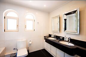 South Blue Tranquil Villa