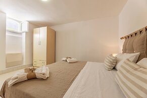 Belvedere - Seafront Apartment - 3 Places