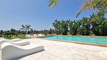 Villa With Swimming Pool Sleeps 8 Three Bedrooms