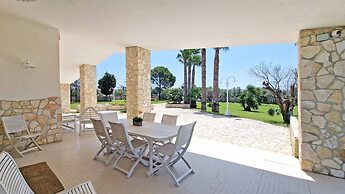 Villa With Swimming Pool Sleeps 8 Three Bedrooms