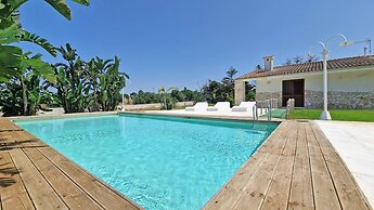 Villa With Swimming Pool Sleeps 8 Three Bedrooms