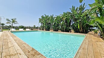 Villa With Swimming Pool Sleeps 8 Three Bedrooms