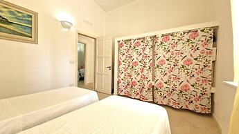 Villa With Swimming Pool Sleeps 8 Three Bedrooms