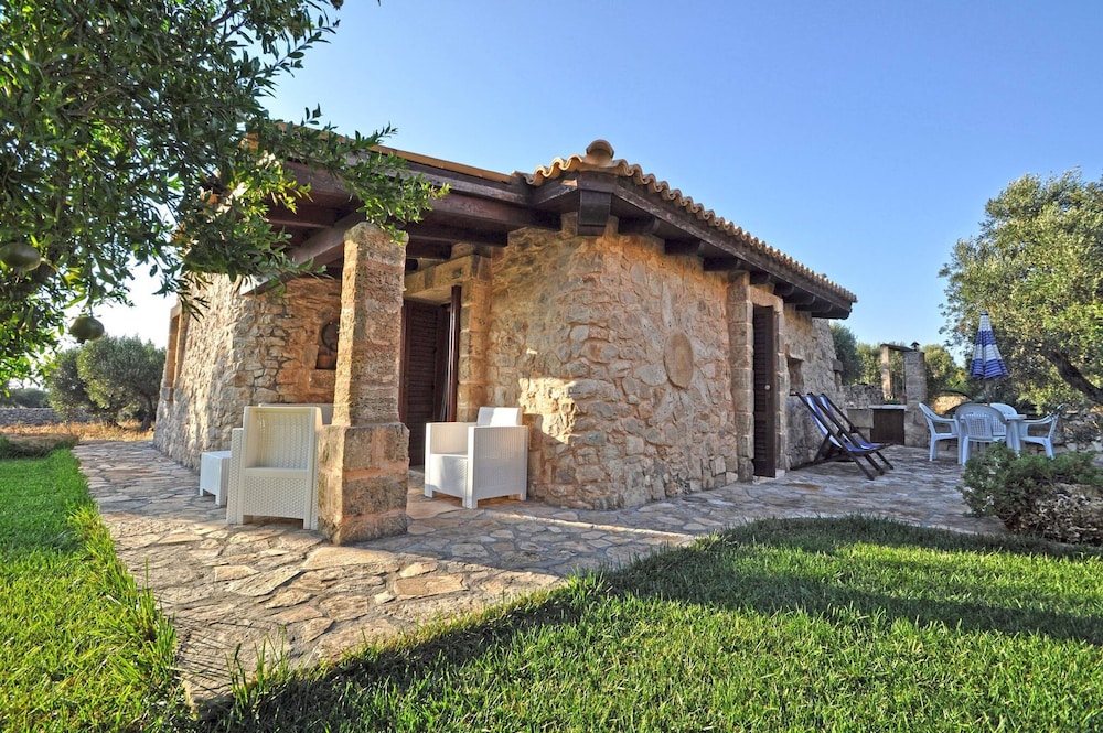Trullo Beneficati in Taviano