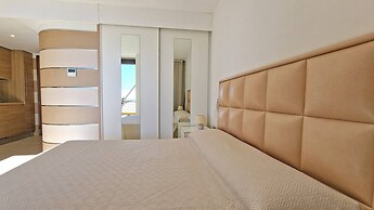 Penthouse Le Vele Sea View 2 Sleeps Air-conditioned