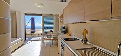 Penthouse Le Vele Sea View 2 Sleeps Air-conditioned
