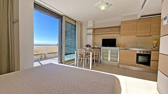 Penthouse Le Vele Sea View 2 Sleeps Air-conditioned