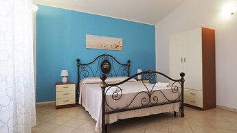 Villetta Nonno Seba Sleeps 4 Just a few Metres From the sea