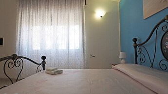 Villetta Nonno Seba Sleeps 4 Just a few Metres From the sea