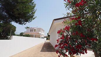 Villetta Nonno Seba Sleeps 4 Just a few Metres From the sea