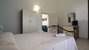 Villetta Nonno Seba Sleeps 4 Just a few Metres From the sea