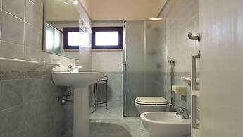 Villetta Nonno Seba Sleeps 4 Just a few Metres From the sea