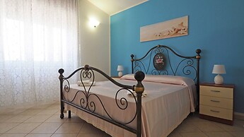 Villetta Nonno Seba Sleeps 4 Just a few Metres From the sea