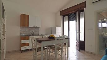 Villetta Nonno Seba Sleeps 4 Just a few Metres From the sea