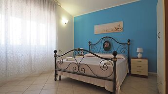 Villetta Nonno Seba Sleeps 4 Just a few Metres From the sea