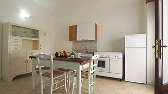 Villetta Nonno Seba Sleeps 4 Just a few Metres From the sea