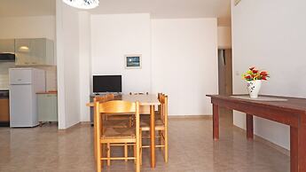 Apartment Torre Suda 1 - 7 Beds Just a few Meters From the sea