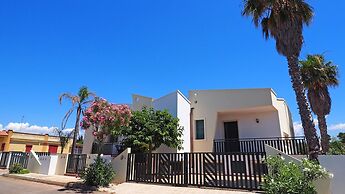 Villetta Torre Suda 1 - 6 Beds Just a few Meters From the sea