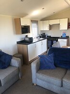 Gwel y Mor 2-bed Chalet With Sea Views & Terrace