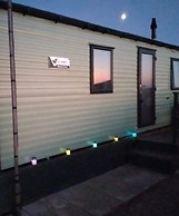 Gwel y Mor 2-bed Chalet With Sea Views & Terrace