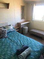 Gwel y Mor 2-bed Chalet With Sea Views & Terrace