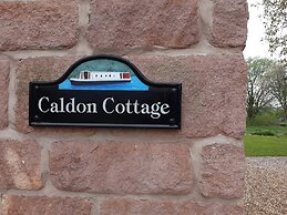 Canal-side 5-bed Cottage - Sleeps 10, Pet Friendly