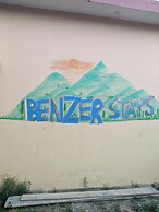 Benzer stays