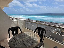 Ocean view condo with balcony hotel zone