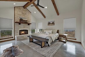Luxury in the Hill Country, 10-mins to Downtown!