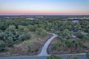 Sangiovese: Pet-friendly, Hot-tub, 10-min to Downtown!