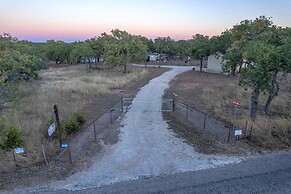 Sangiovese: Pet-friendly, Hot-tub, 10-min to Downtown!