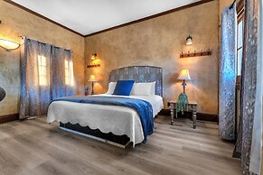 Sangiovese: Pet-friendly, Hot-tub, 10-min to Downtown!